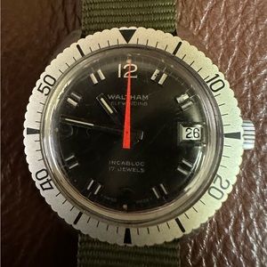 Vintage Swiss Made WALTHAM Automatic
Skin Diver Watch